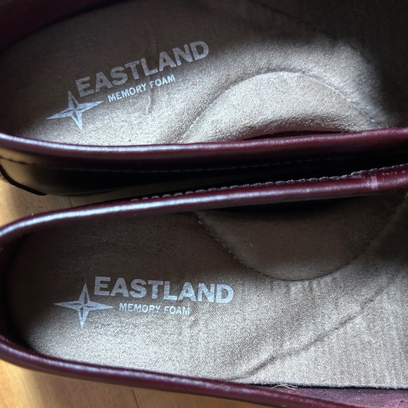 Eastland Women's Dark Brown Leather Moccasins Size 7W - Picture 16 of 16